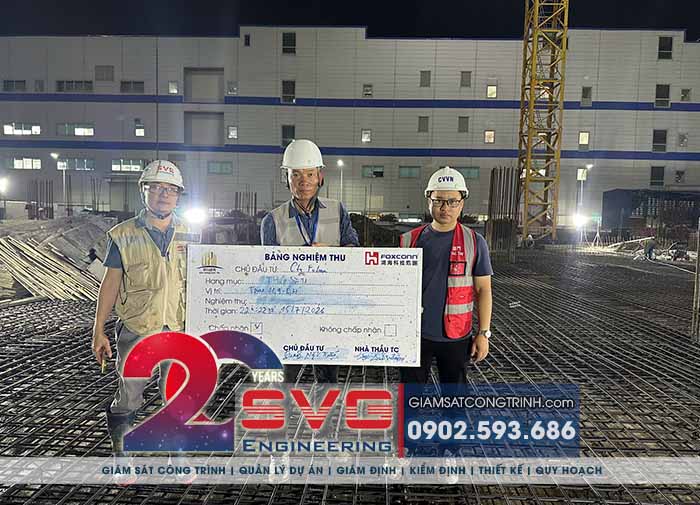 Kỹ sư kiểm tra và nghiệm thu công trình nhà xưởng